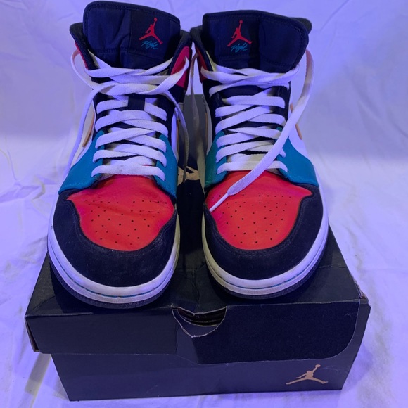 Nike Jordan 1 Mid - Picture 3 of 4